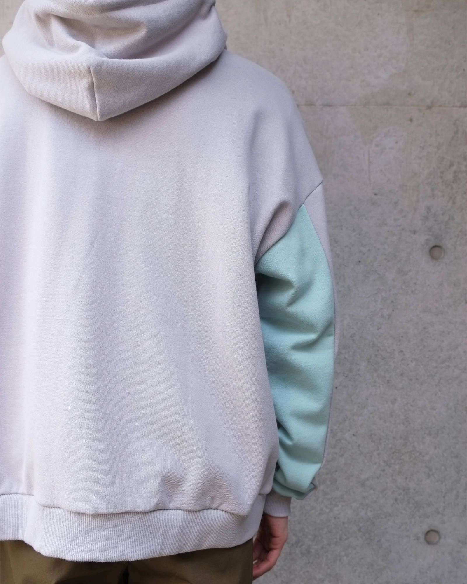 Line Hoodie