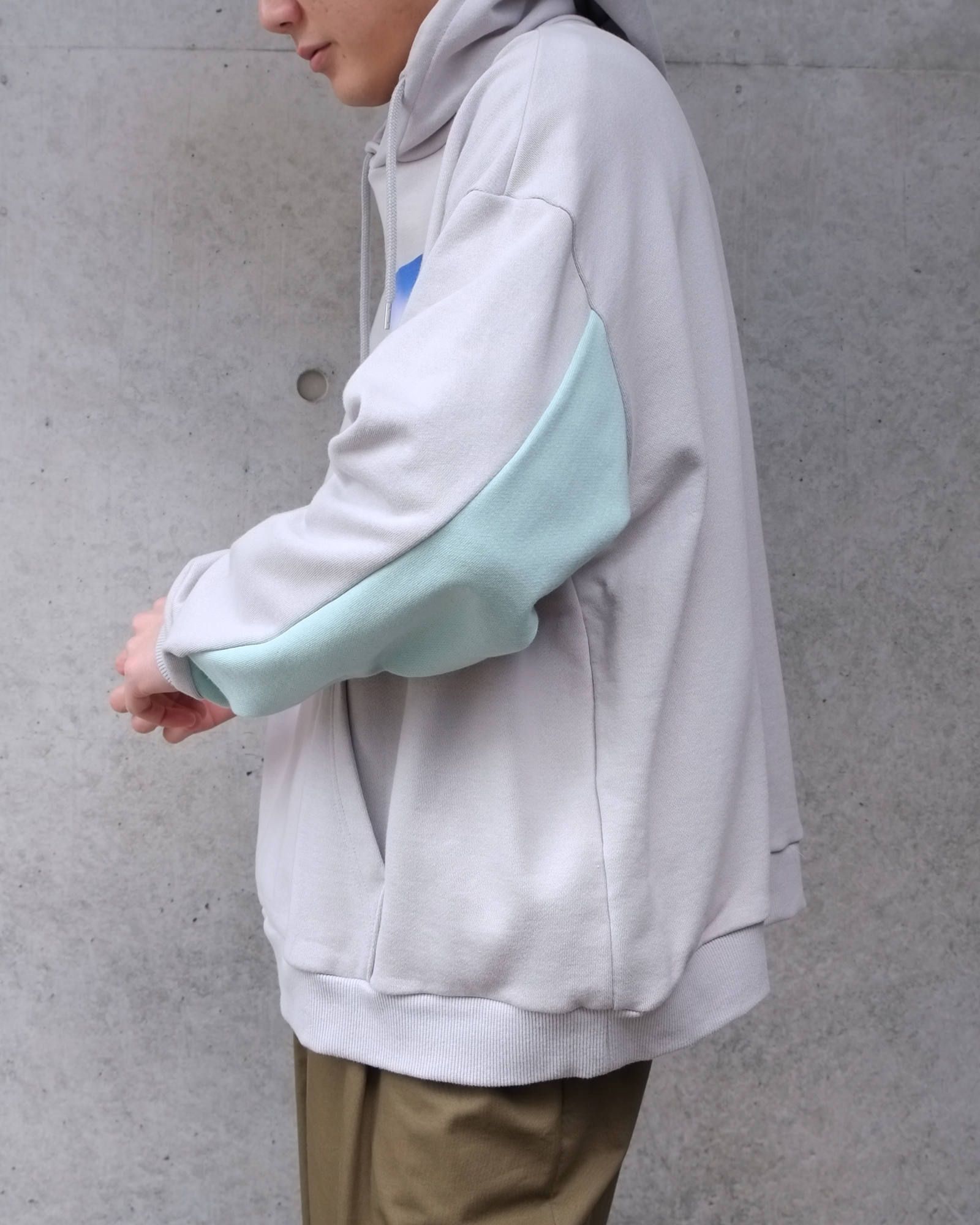 Line Hoodie