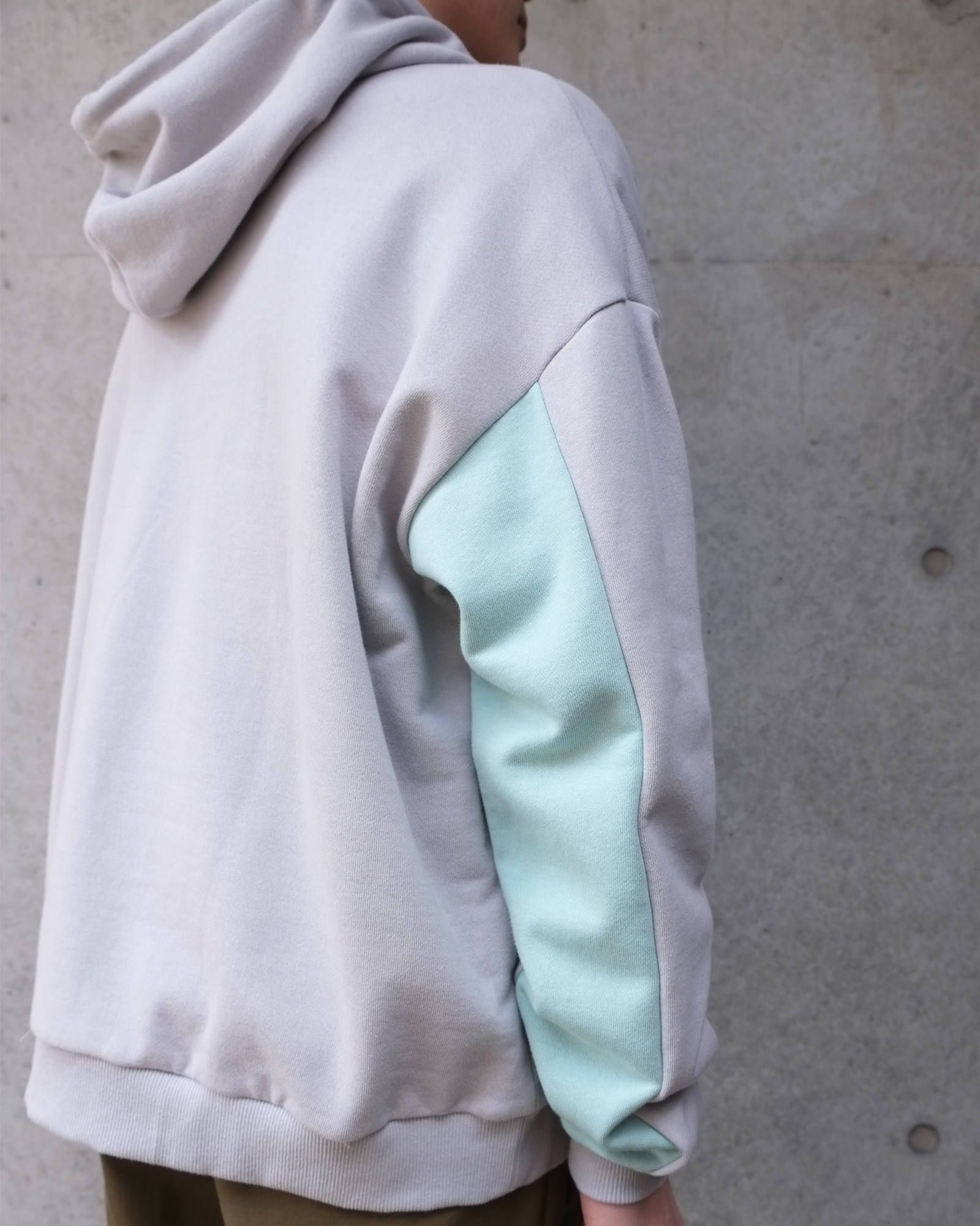 Line Hoodie