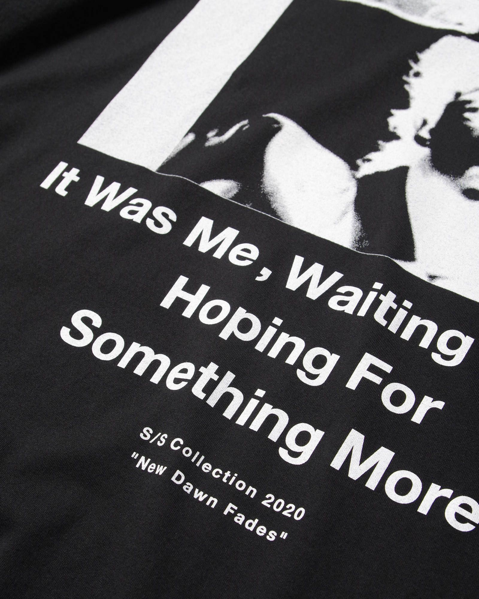 Graphic T-shirt "NEW DAWN FADES"