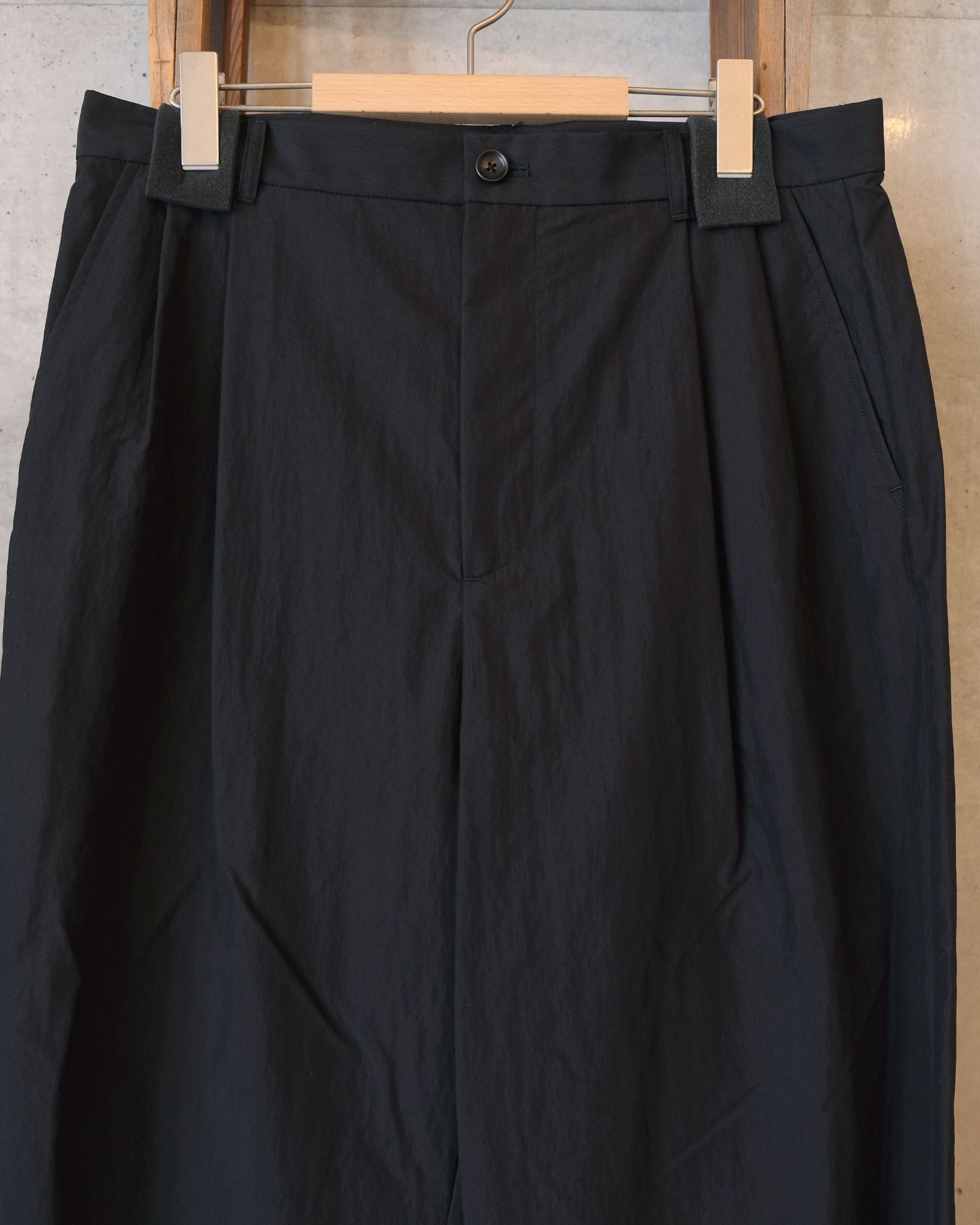 Ambient C/N High-waist Slacks / スラックス / ブラック /MW-PT26104