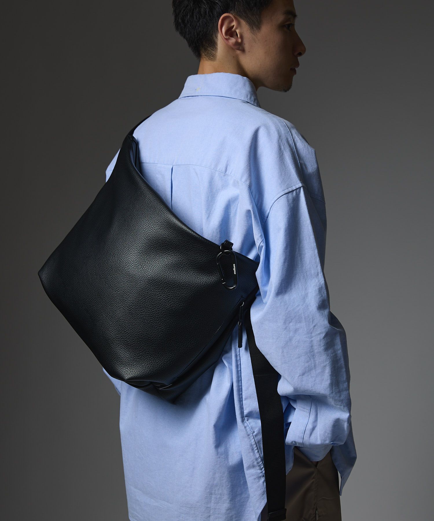 LEATHER MESSENGER BAG (M)/ レザー メッセンジャーバッグ / ブラック /  MTM-BG-0382-25-D