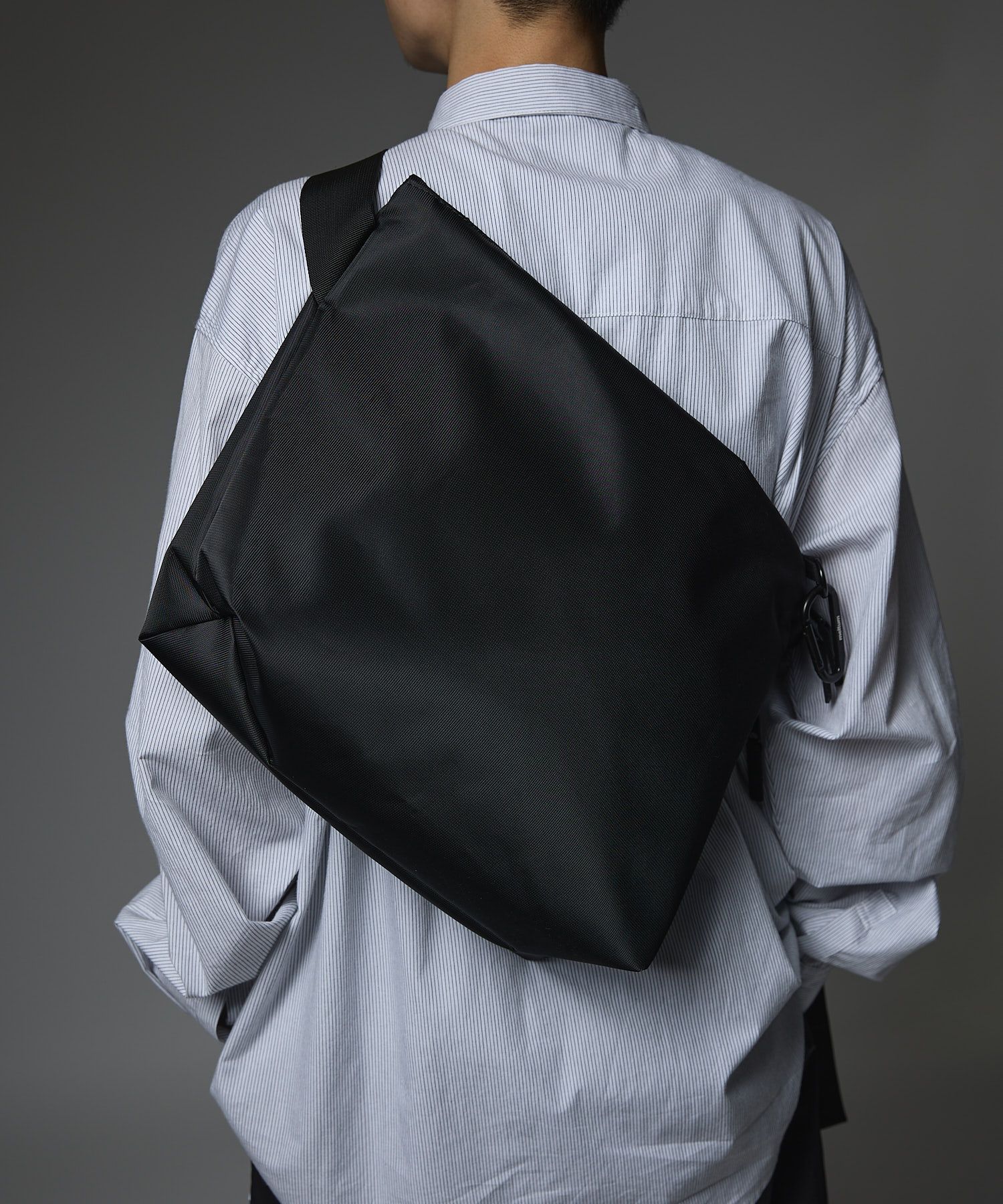 NYLON MESSENGER BAG (M) / ナイロン メッセンジャーバッグ / ブラック / MTM-BG-0320-26-A