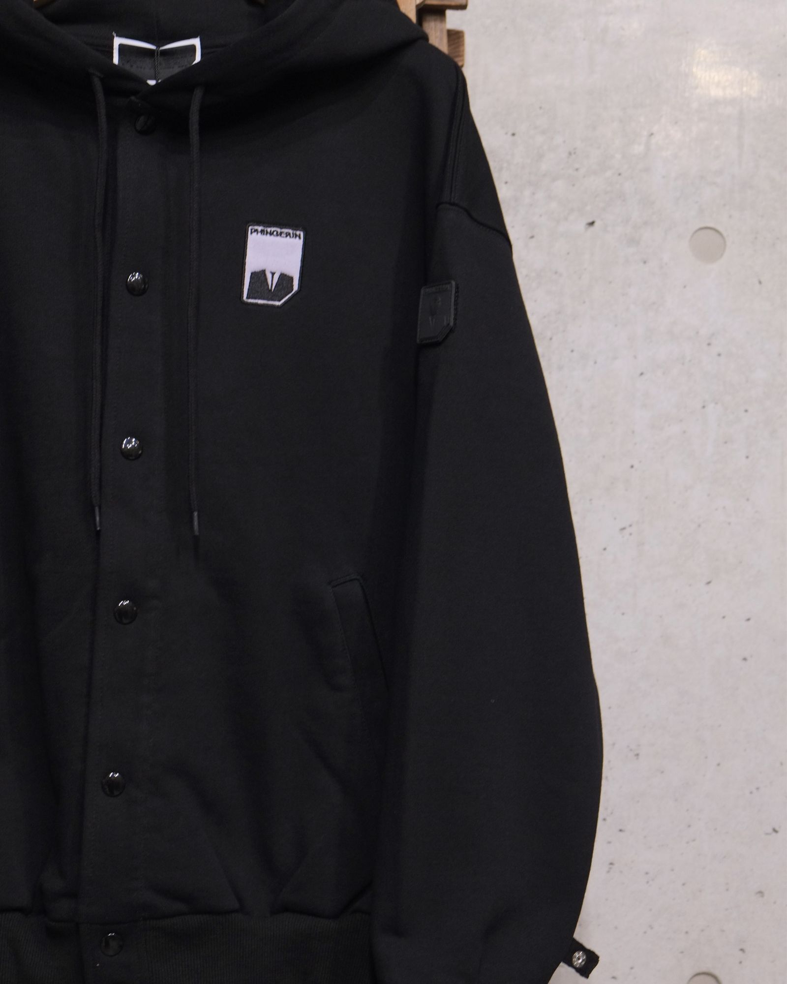 Visor Button Hoodie / ボタン パーカー / ブラック / PD-262-HCS-041