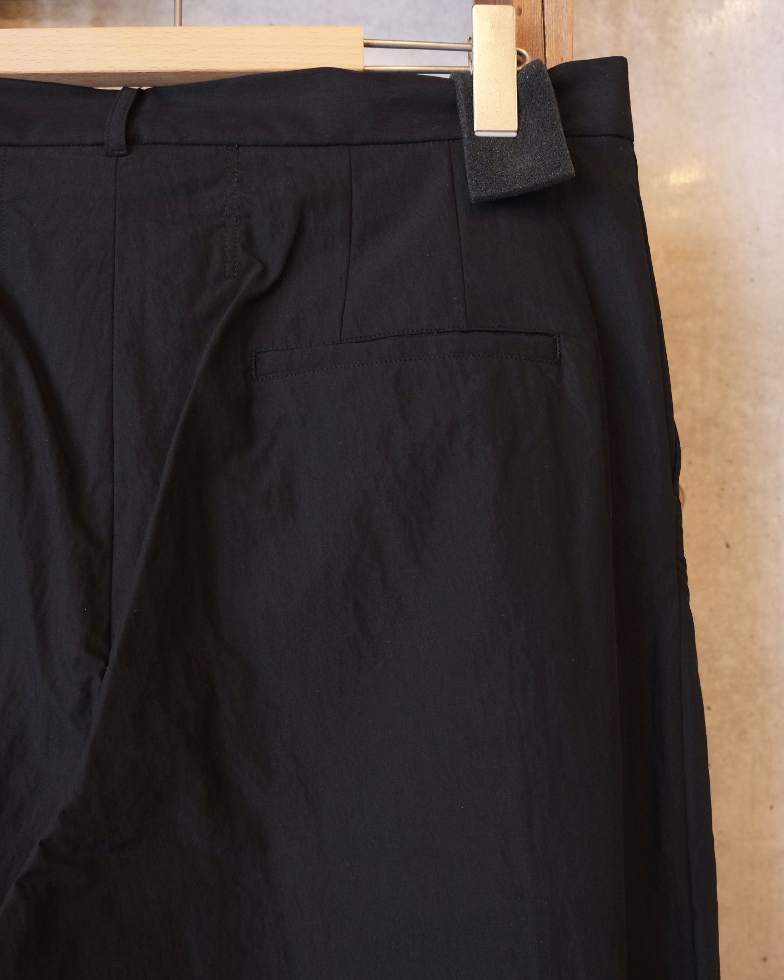 Ambient C/N High-waist Slacks / スラックス / ブラック /MW-PT26104