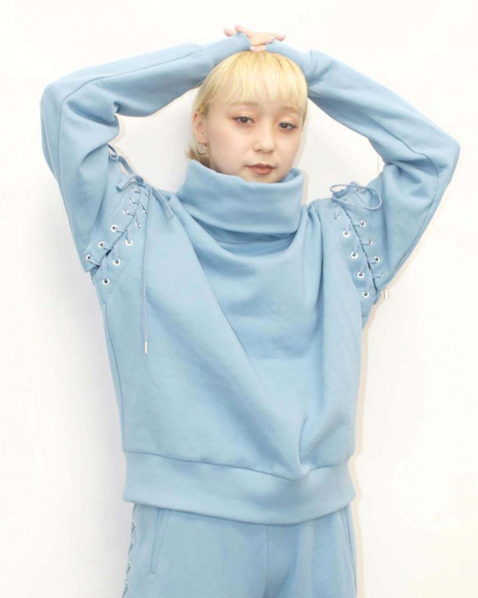 Lace Up Turtle Neck Sweat Shirt