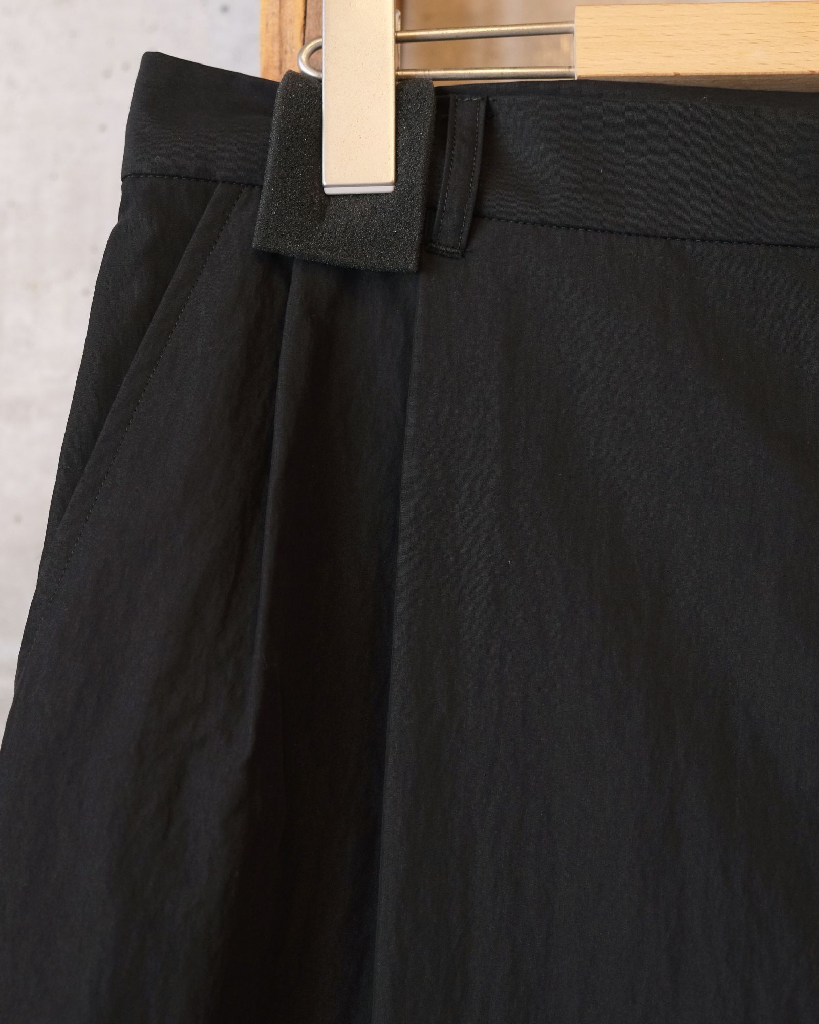 Ambient C/N High-waist Slacks / スラックス / ブラック /MW-PT26104