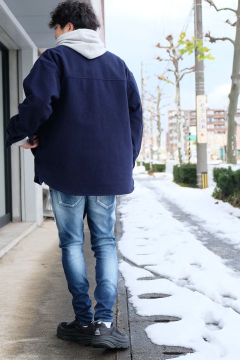 デニム顔のジャージーパンツを使った楽チンカジュアルコーデ