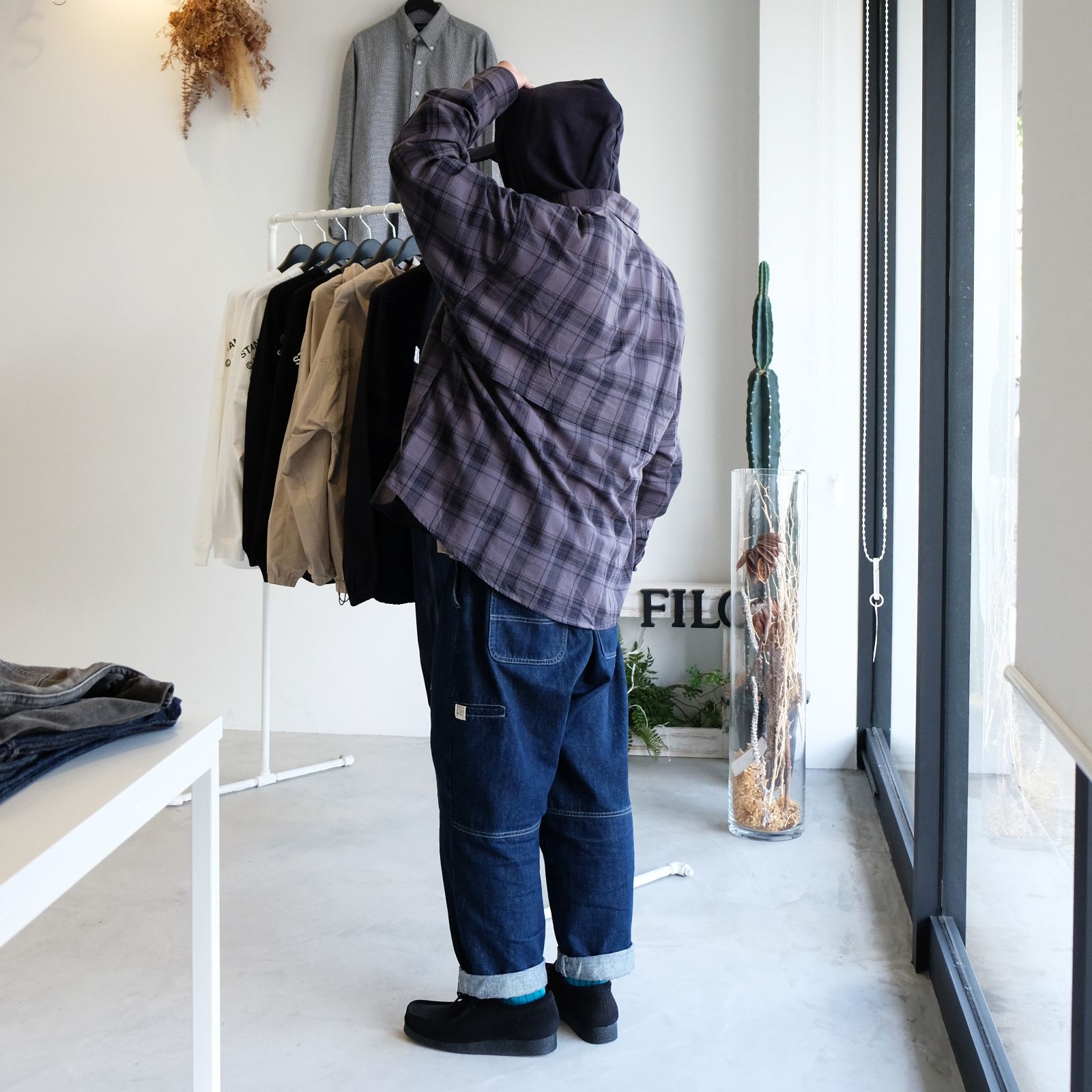 【2023.10.23(mon) 】汎用性の高いこの時期のチェックシャツをストリートなテイストで楽しむ
