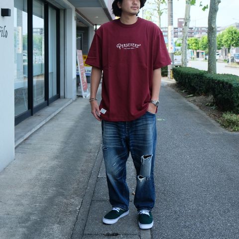 クラレットとデニムカラーの相性は抜群◎