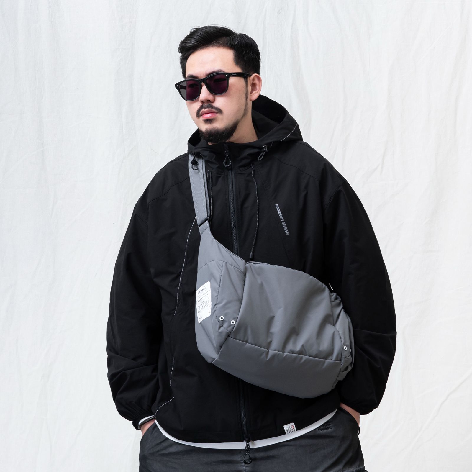 【ラスト1点】water-repellent padded crossbody bag / ライトグレー