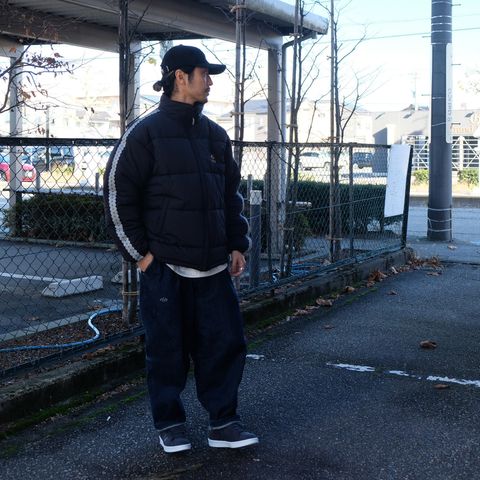 ワイドめなシルエットでまとめたパフジャケットスタイル