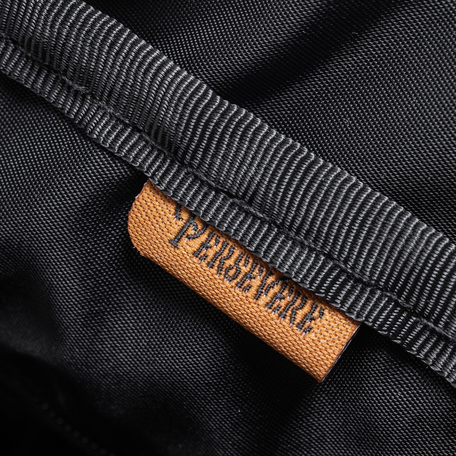 【ラスト1点】water-repellent padded crossbody bag / ライトグレー