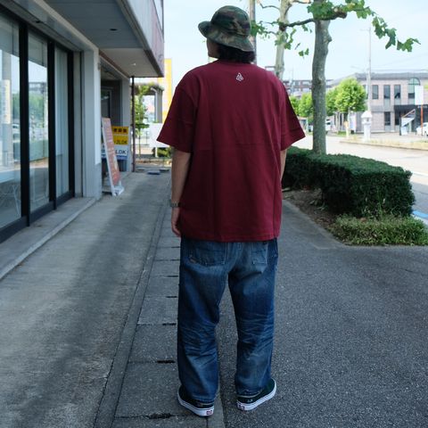 クラレットとデニムカラーの相性は抜群◎