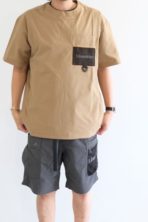 機能面にも優れたTシャツ+ショーツスタイル
