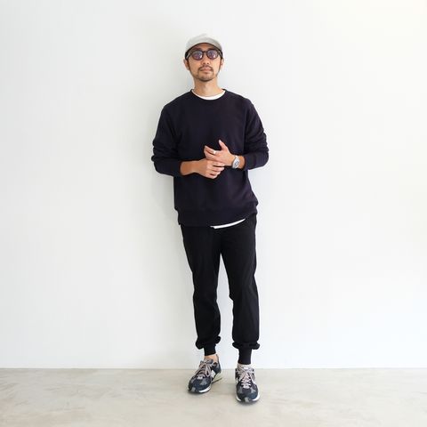 だらっとし過ぎずも気取らず快適に。大人のオフをイメージしたリブパンコーデ