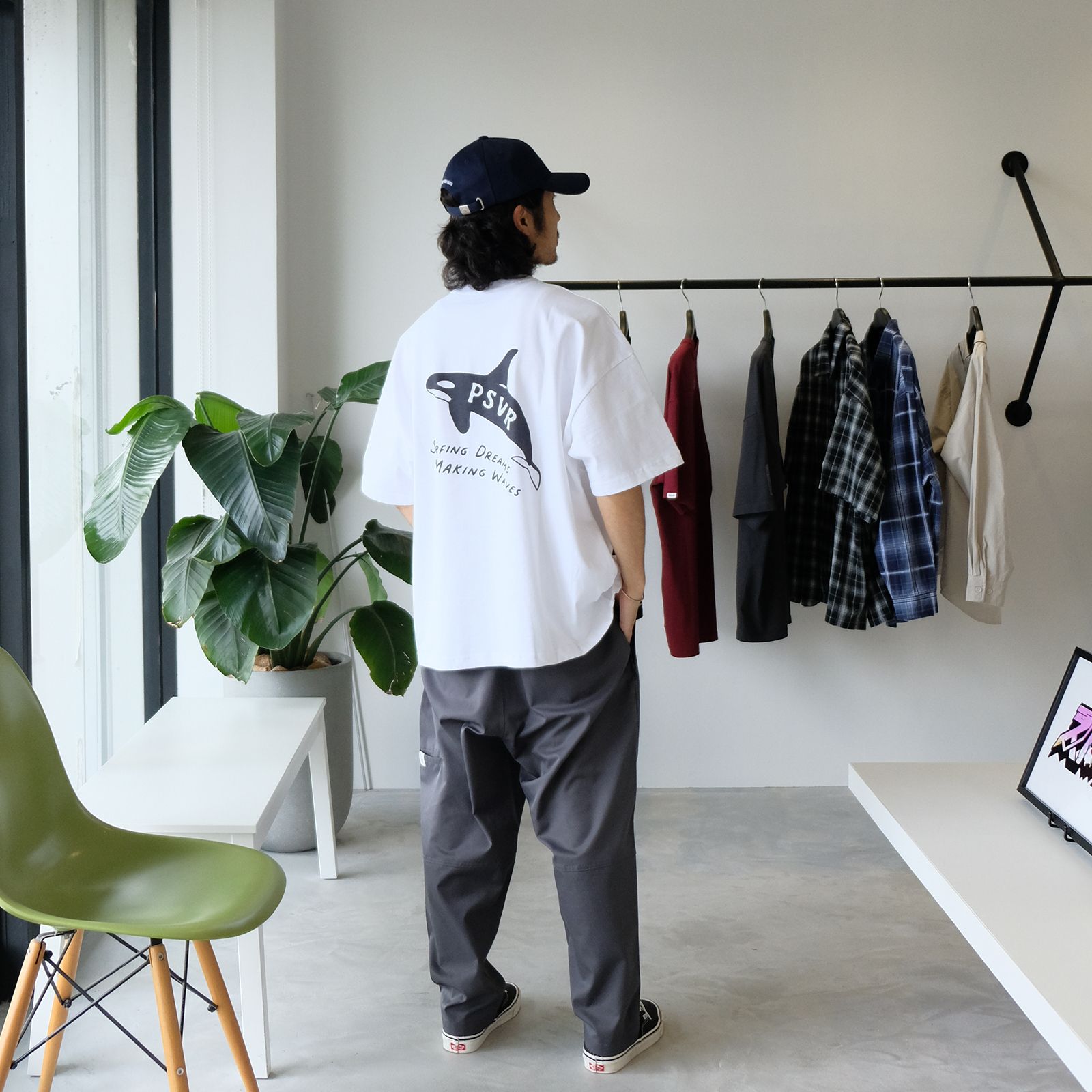たまに着るバックグラフィックTは新鮮で良いものだ