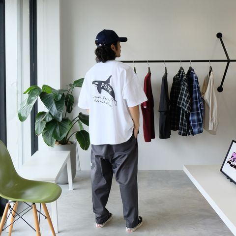 たまに着るバックグラフィックTは新鮮で良いものだ