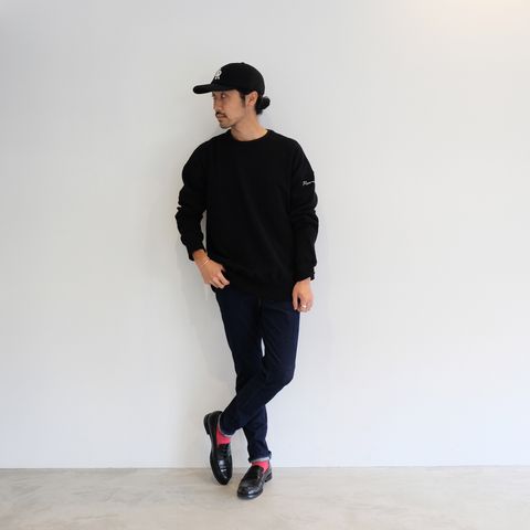 現代らしさを取り入れつつも綺麗さも意識したカジュアルコーデ
