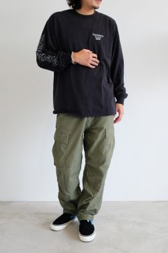 リベレイダースの新作ロンTEEをメインに使用したカーゴパンツスタイル