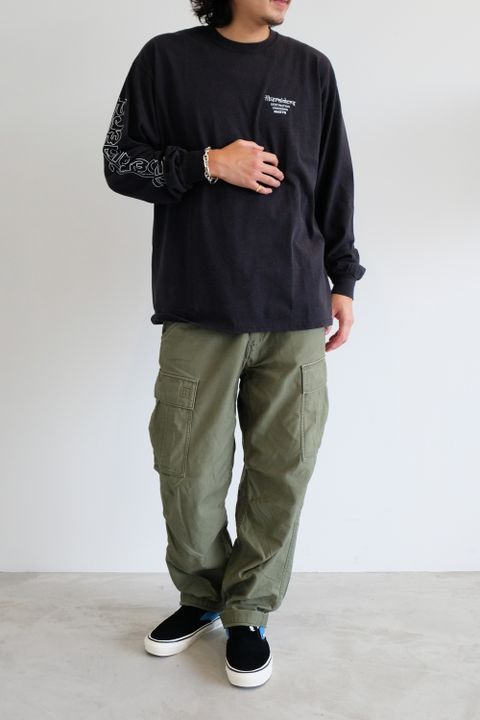 リベレイダースの新作ロンTEEをメインに使用したカーゴパンツスタイル