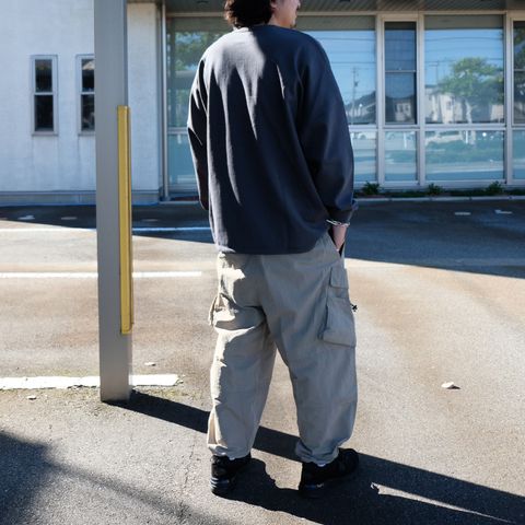 【Persevere】トップスの色味を活かすカーゴパンツスタイル