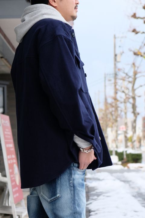 デニム顔のジャージーパンツを使った楽チンカジュアルコーデ