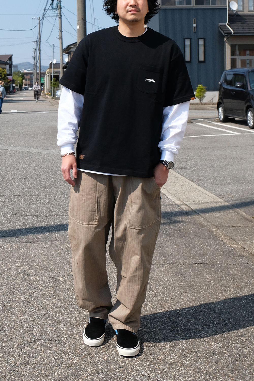 シンプルだからこそシルエットで楽しむ