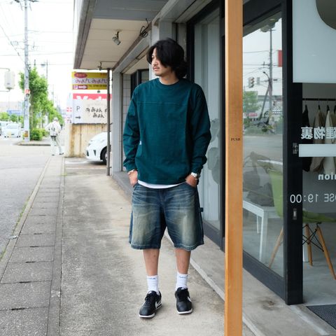 デニムショーツが懐かしくも今っぽい
