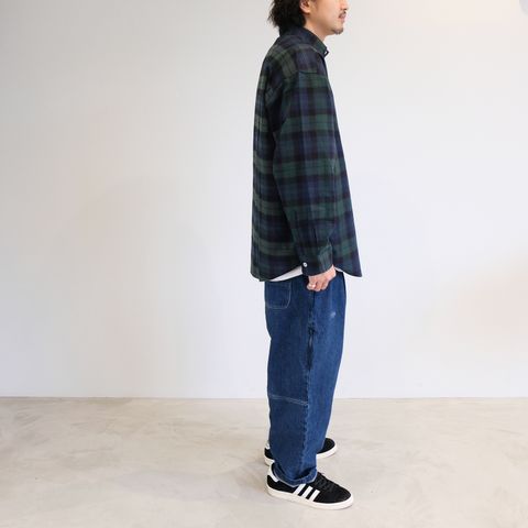 シンプルながらストリートのエッセンスを感じさせるチェックシャツコーデ