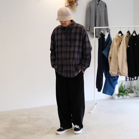 ストリートなチェックシャツを洗練された印象で