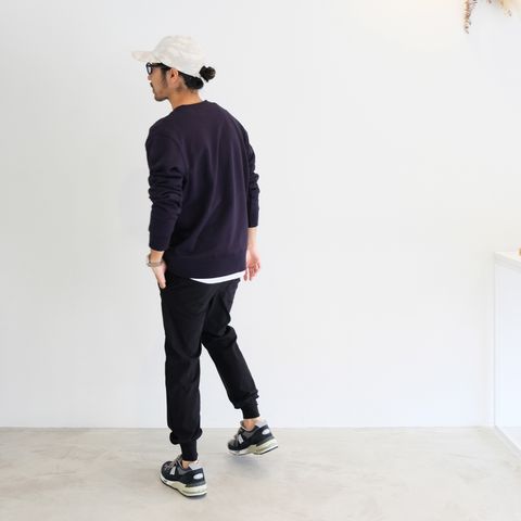だらっとし過ぎずも気取らず快適に。大人のオフをイメージしたリブパンコーデ