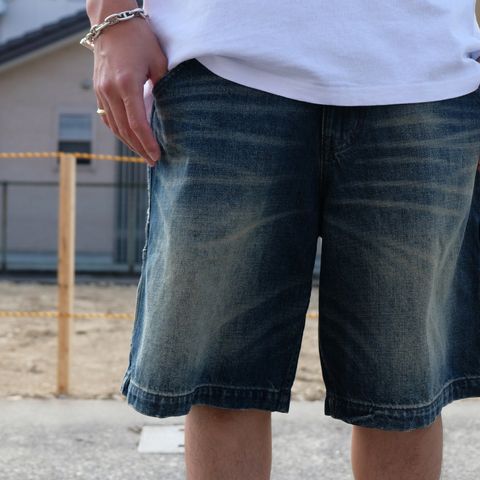 男の夏の定番“白Tデニム”をハーフパンツで快適に楽しむ