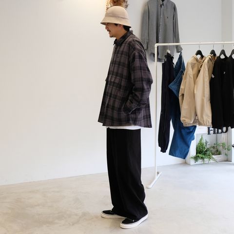 ストリートなチェックシャツを洗練された印象で