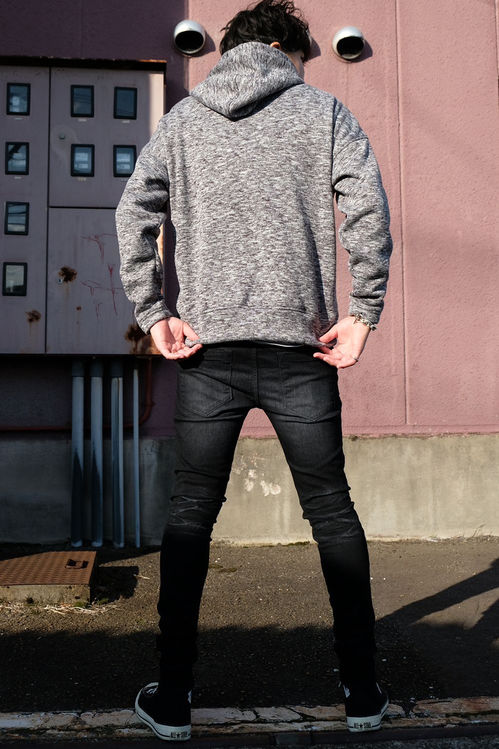 【RESOUNDCLOTHING 20AW STYLE】柔らかな印象のメランジパーカーをスタイリッシュに着こなす