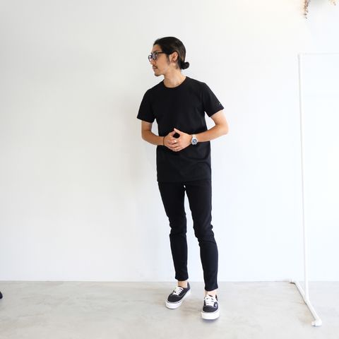 夏のオールブラックコーデ