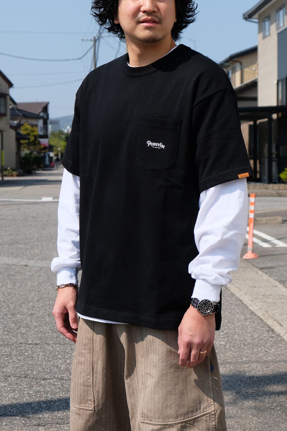 シンプルだからこそシルエットで楽しむ