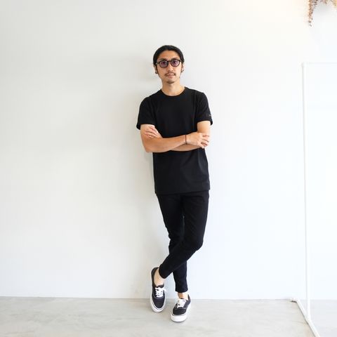 夏のオールブラックコーデ