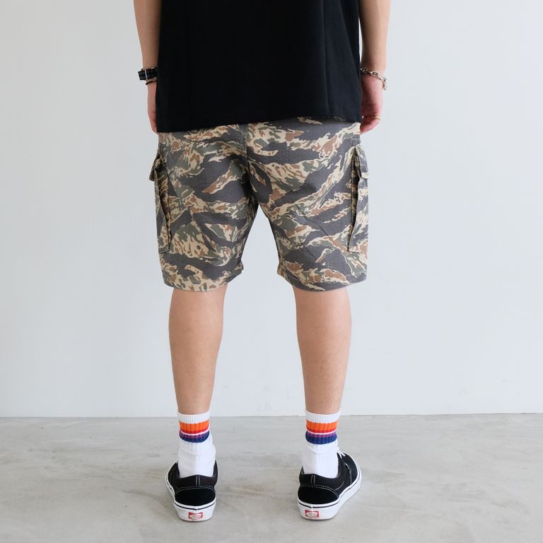 179cm 70kg : 着用サイズ 32(M)