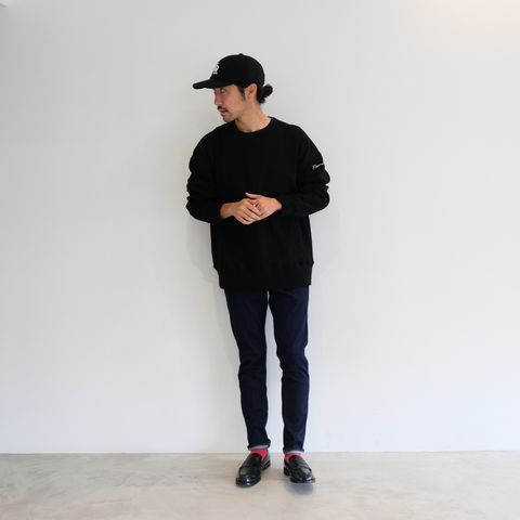 現代らしさを取り入れつつも綺麗さも意識したカジュアルコーデ