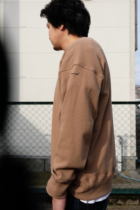 シンプルだからこそシルエットでイマドキ感を