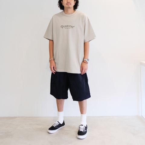Persevere 2022夏コーデ。Tシャツのセメントグレーカラーが夏にも映える良い色味
