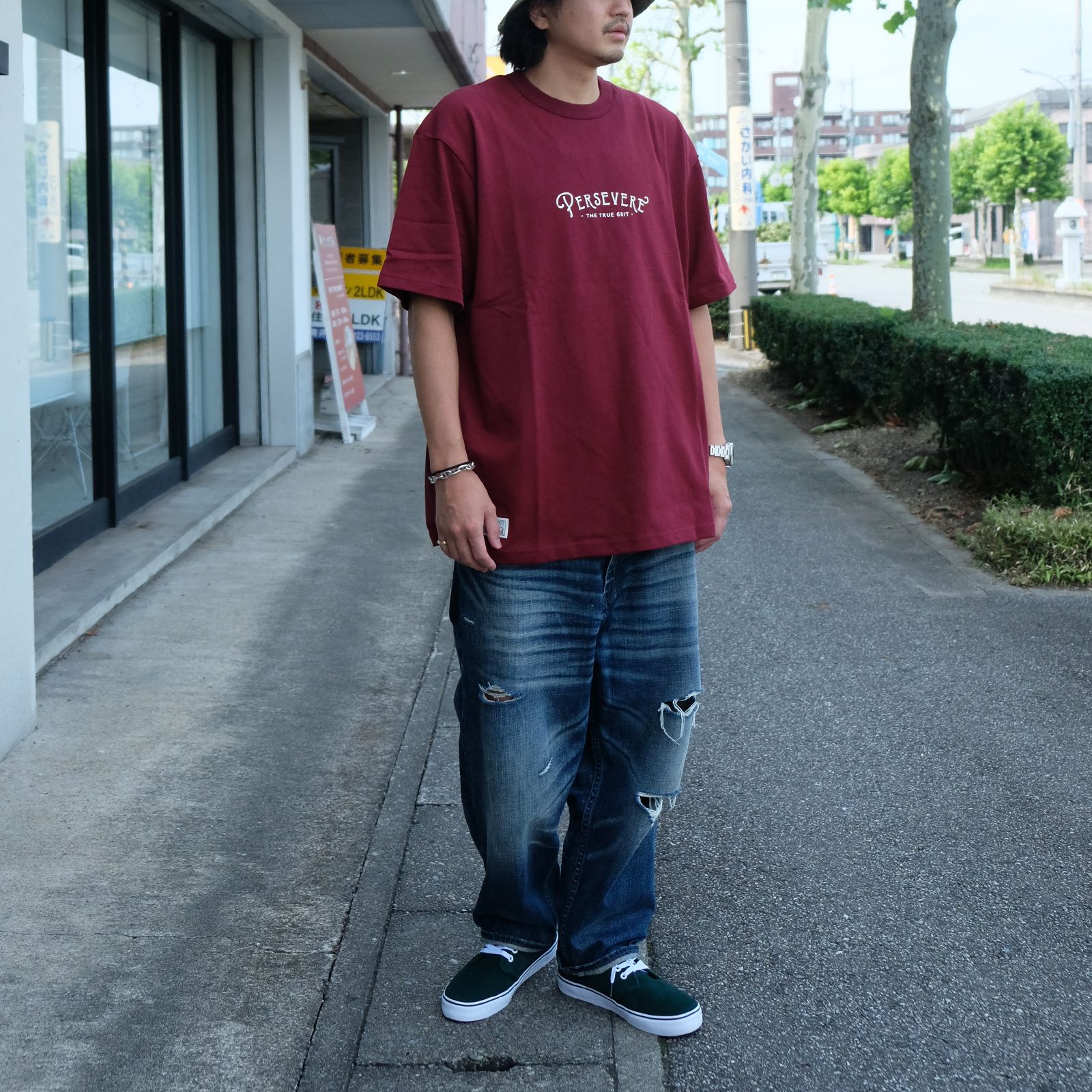 クラレットとデニムカラーの相性は抜群◎