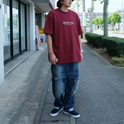 クラレットとデニムカラーの相性は抜群◎