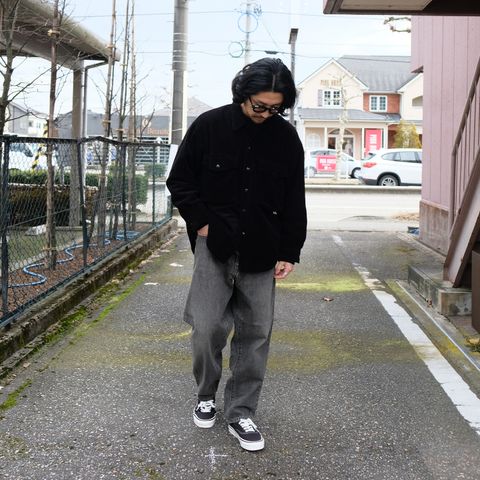 アメカジテイストなストリートスタイルをブラックのグラデーションで