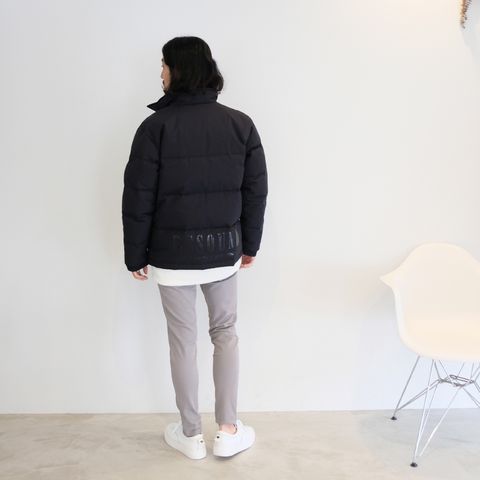 冬スタイルの重たさを払拭しつつも防寒性もしっかりと持ち合わせた快適ダウンジャケットスタイル
