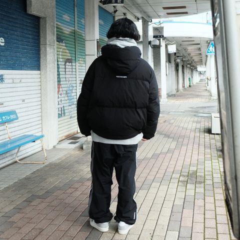 ブラックをメインにしたダウンスタイル