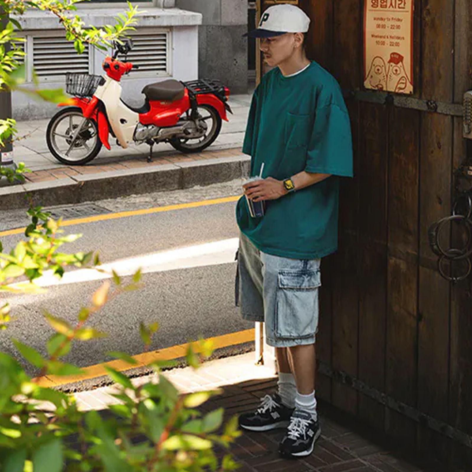 WASHED DENIM CARGO SHORTS / ライトブルー