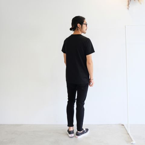 夏のオールブラックコーデ