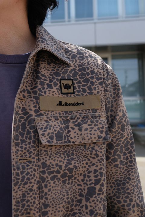 チーター柄をメインに男らしくまとめたミリジャケコーデ
